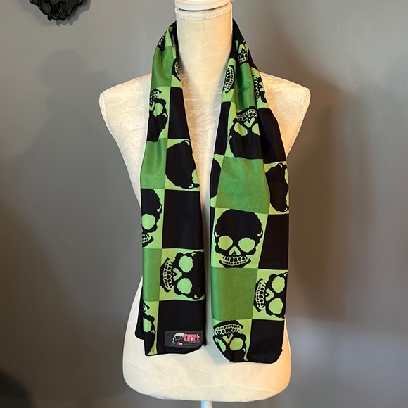 Total Skull - Sheri Moon Zombie scarf RARE - Picture 1 of 4